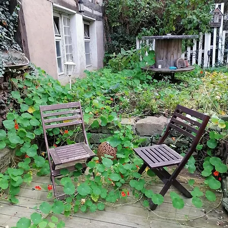 Staying In An Historic Frame House 公寓