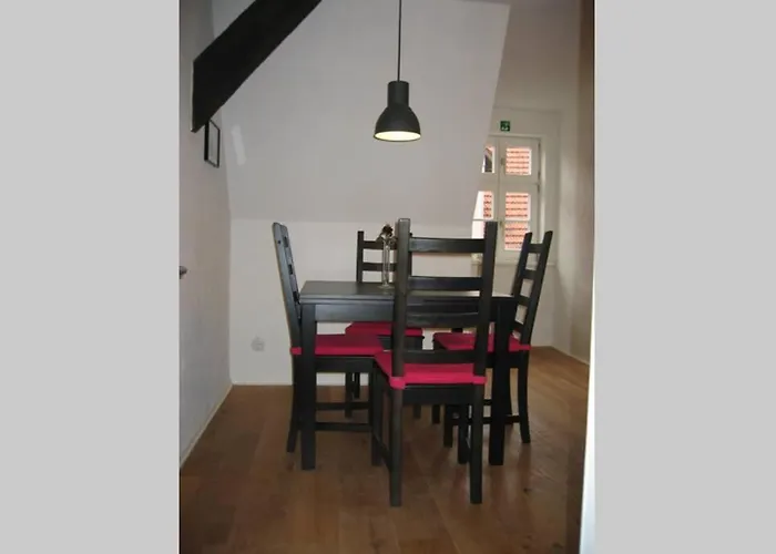 Staying In An Historic Frame House Appartement